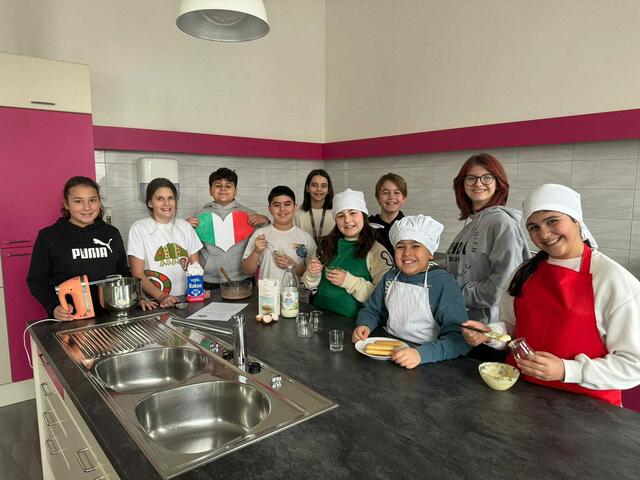 Savannah Ulrich, Collien Himmelmayer, Aleksandar Markovic, Serhat Ünal, Miriam Schöfböck, Melis Bulanik, Ben Bock, Can Onmaz, Polina Markova, Zara Bulut freuen sich schon auf Italien. | Foto: NMS Hirtenberg