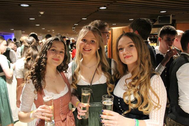 m 14. Februar feierten die Maturantinnen und Maturanten der HBLA Elmberg sowie der HBLA St. Florian einen gemeinsamen Maturaball ins Brucknerhaus. | Foto: HBLA Elmberg/PR-Team