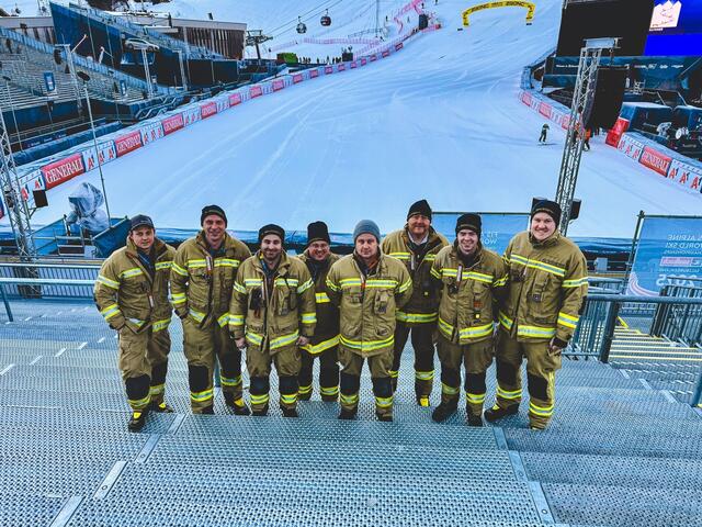 Am Mittwoch unterstützten acht Mitglieder der Feuerwehr Mittersill die Feuerwehr Saalbach und den Löschzug Hinterglemm beim Bereitschaftsdienst für die Ski-WM 2025. | Foto: Freiwillige Feuerwehr Mittersill