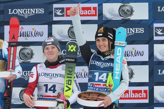 Die Drittplatzierten in der Damen Teamkombination Katharina Truppe und Stephanie Venier aus Österreich. | Foto: Land Salzburg / Franz Neumayr