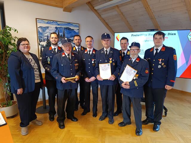 Im Beisein der Ehrengäste konnten bei der 118. Jahreshauptversammlung der Freiwilligen Feuerwehr Diex auch verdienstvolle Kameraden geehrt werden. | Foto: FF Diex
