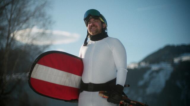 Der Kiteolympiasieger von Paris/Marsaille 2024, Valentin Bontus, tauschte sein Board gegen die zwei berühmten "Brettln, die die Welt bedeuten"... | Foto: Österreich Werbung