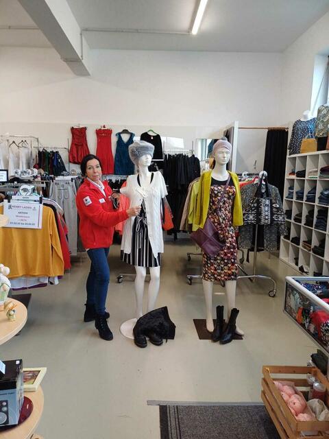 Der Henry Laden bietet ein umfangreiches Sortiment.  | Foto: Sabine Schinnerl