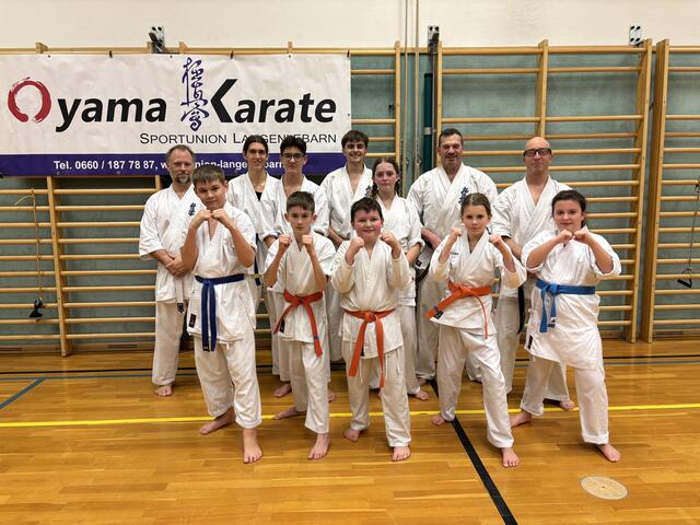 Die Trainierenden beim Verein Oyama Karate in Langenlebarn. | Foto: Victoria Edlinger