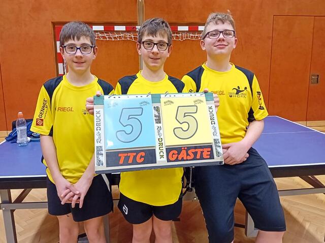 Tobias und Sebastian Brausteiner und
Alexander Müllauer. | Foto: Union Horn - Sektion Tischtennis