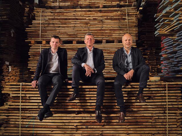 Die Geschäftsführung von Team 7: Stefan und Georg Emprechtinger sowie Hermann Pretzl. | Foto: Team 7