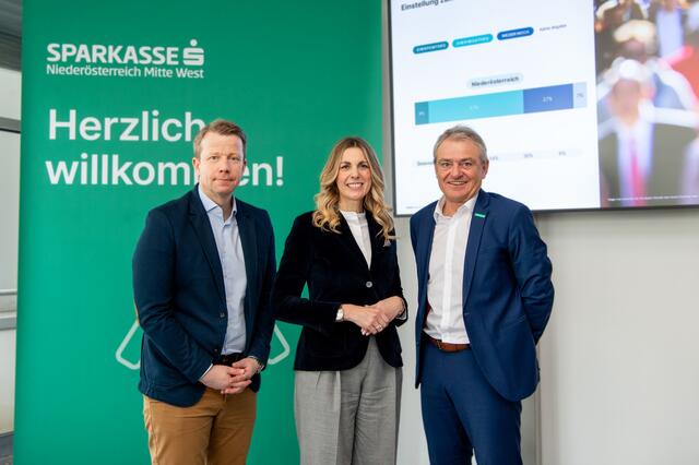 (v.l.): Paul Eiselsberg, Studienautor bei IMAS International; Sonja Brandtmayer, Generaldirektor-Stellvertreterin Wiener Städtische Versicherung; Helge Haslinger, Vorstandsdirektor Sparkasse Niederösterreich Mitte West und Obmann-Stv. des Landesverbandes der Niederösterreichischen Sparkassen | Foto: Sparkasse Niederösterreich Mitte West