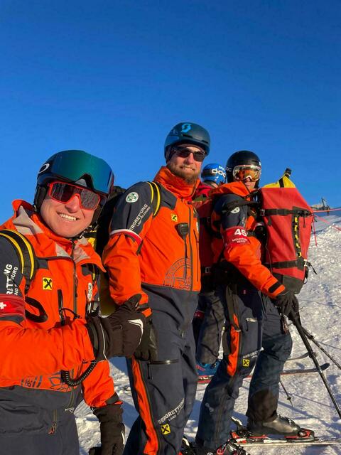 Die Bergretter sorgten an den Trainings- und Renntagen auf dem Zwölferkogel und bei den zwei Qualifikationsrennen auf der Hochalm gemeinsam mit dem Ärzteteam, der Crew des ÖAMTC Rettungshubschraubers und dem Roten Kreuz für die schnelle Bergung, medizinische Versorgung und den Abtransport von verletzten Rennläufern und Helfern auf den Rennpisten | Foto: Bergrettung Salzburg