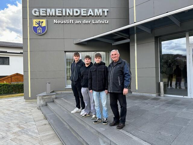 Drei Burschen aus Neustift an der Lafnitz absolvierten die Musterung. | Foto: Gemeinde Neustift an der Lafnitz