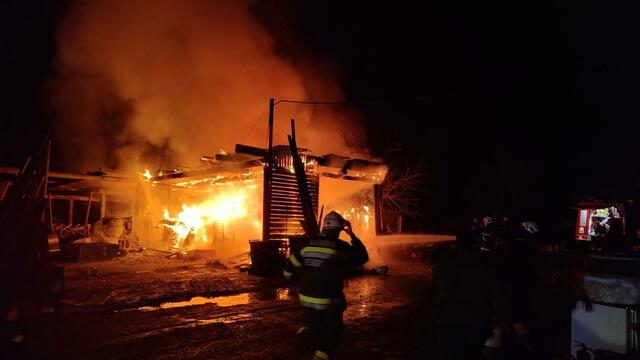 Ein Wirtschaftsgebäude stand in St. Marein bei Graz in Vollbrand. | Foto: FF Petersdorf II / Hofer