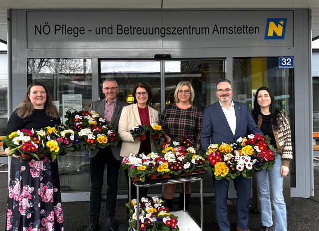 GR Michaela Müller-Guttenbrunn, StR Heinz Ettlinger, GR Michaela Pfaffeneder, GR Claudia Weinbrenner, GR Michael Hülmbauer, MA Katharina Hader, Kaufmännische Direktorin-Stellvertreterin PBZ Amstetten  | Foto: VP Amstetten