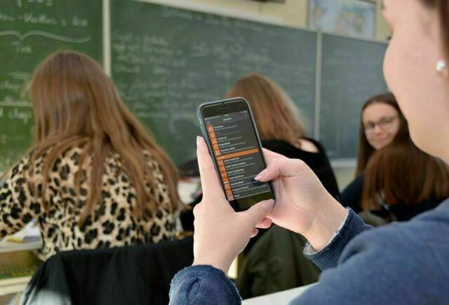 Soll das Smartphone mit in das Klassenzimmer? (Symbolfoto) | Foto: APA