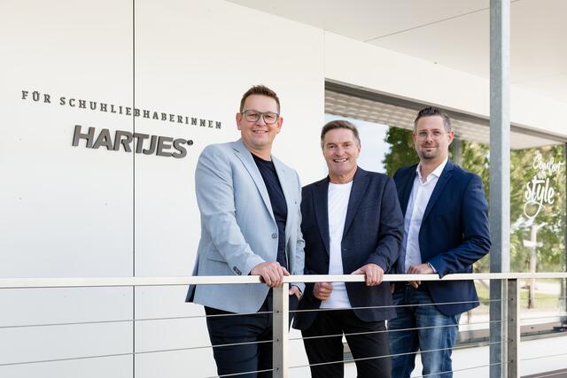 Hans Sternbauer (Mitte) übergab Anfang 2024 die Geschäftsleitung an Stefan Spreitzer (l.) und Christoph Götzendorfer (r.). | Foto: Hartjes