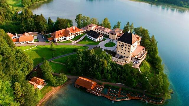 Heimische Delikatessen erfreuen im Schloss Fuschl alle Gäste. Die Zutaten stammen bevorzugt aus der Region. | Foto: Schloss Fuschl