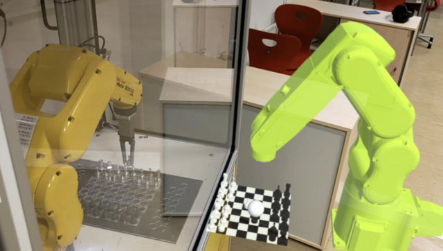 Schachspiel am virtuellen Hologramm: Die Bewegungen werden analog vom echten Roboter ausgeführt. | Foto: HTL-Wels