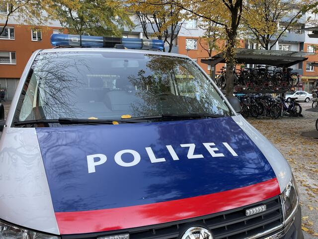 Am Dienstagabend wurde ein 14-jähriges Mädchen in Innsbruck von zwei anderen Mädchen angegriffen und leicht verletzt. Die Angreiferinnen schlugen und traten das Opfer. | Foto: Symbolbilder sm