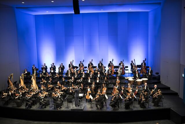 Tonkünstler-Orchester im Festspielhaus St. Pölten.
Fabien Gabel übernimmt zur Konzertsaison 25–26 die Position des Chefdirigenten beim Tonkünstler-Orchester Niederösterreich. | Foto: Werner Kmetitsch