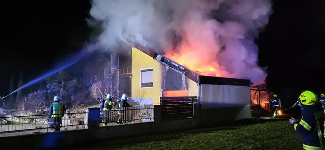 In Zagersdorf geriet am Sonntagabend eine Garage in Brand. | Foto: FF Zagersdorf