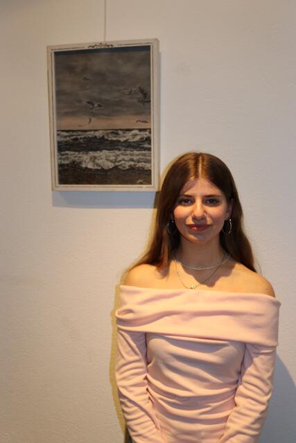 Martova Kateryna stellt derzeit in der Landecker Rathausgalerie aus.  | Foto: Elisabeth Zangerl