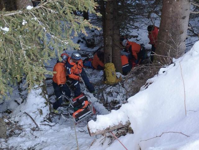 Die Bergrettung Mittersill barg Dienstagnachmittag einen schwer verletzten Rodler in Bramberg. | Foto: Bergrettung Mittersill