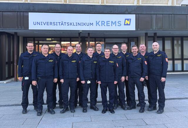 Die Betriebsfeuerwehr des Universitätsklinikums Krems ist mit ihren 43 Mitgliedern – darunter 14 hauptberufliche Kräfte – ein unverzichtbarer Bestandteil des Klinikalltags. | Foto: Universitätsklinikum Krems