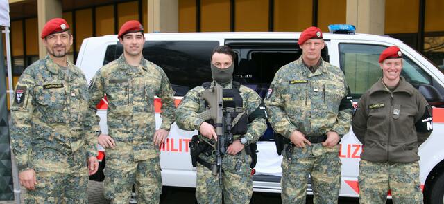 Unter der Führung von Kdt Vizeleutnant Stefan Kandler (l) ist die Militär- polizei Tirol für Aufgaben in Tirol und Vorarlberg zuständig. | Foto: Fotos: Walpoth