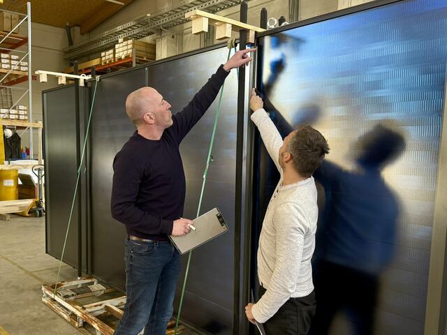 Ronald Gattringer (l.) und Christian Kloibhofer mit dem Prototypen. | Foto: GASOKOL