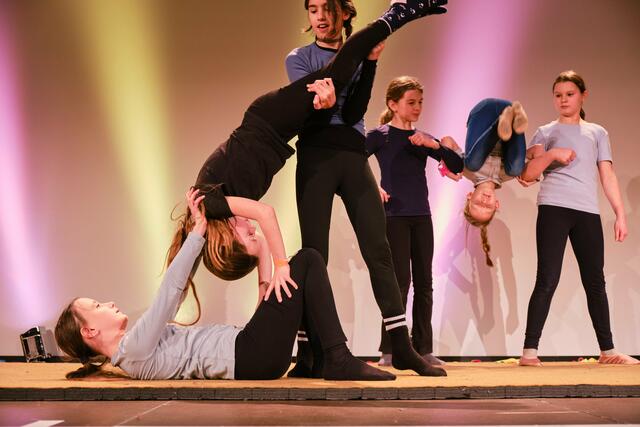 "Flic-Flac" Akrobatik macht den Kids besonders viel Spaß | Foto: Christoph Dethloff