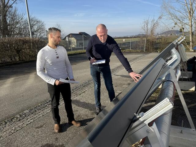 Christian Kloibhofer (r.) und Ronald Gattringer vor dem Outdoor-Teststand. | Foto: GASOKOL