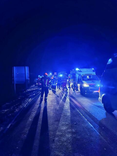 Die Feuerwehren sicherten die Unfallstelle ab. | Foto: FF Antiesenhofen