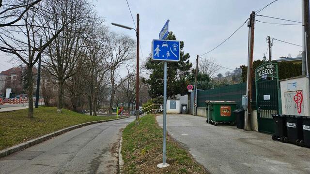 Die neue Wohnstraßentafel soll neben dem geplanten Radweg für mehr Sicherheit sorgen.  | Foto: BV17