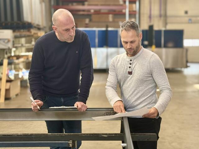 Ronald Gattringer (l.) und Christian Kloibhofer bei der Fertigung von Prototypen. | Foto: GASOKOL