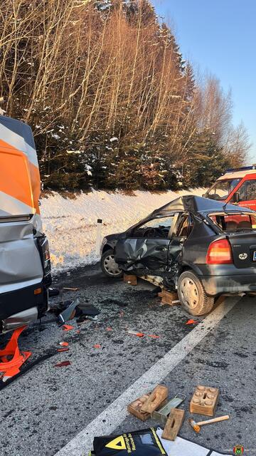 Der Lenker des Pkw wurde bei diesem Unfall tödlich verletzt. | Foto: FF Ligist