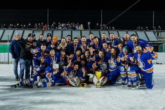 Eine Saison ohne Niederlagen – der EHC ImmoBau Mils krönt seine perfekte Spielzeit mit dem dritten Meistertitel in Folge. | Foto: EHC Immobau Mils