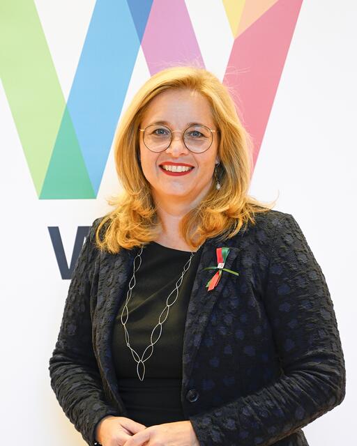 Durch ihren geplanten Antrag auf einen Stromkostenzuschuss im Welser Gemeinderat will Sozialreferentin Christa Raggl-Mühlberger Menschen mit geringem Einkommen unter die Arme greifen. | Foto: Stadt Wels