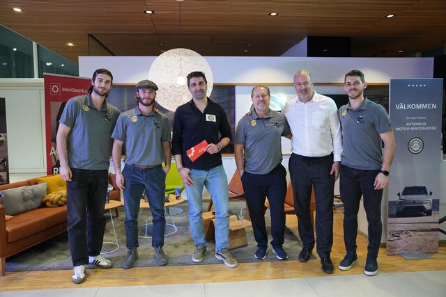 v.l.: Maximilian Rebernig, Alexander Rauchenwald, Gert Prohaska, Tray Tuomie, Martin Mayerhofer und Thomas Vallant beim Expertentalk in der Volvo Lounge bei Motor Mayerhofer | Foto: MeinBezirk.at