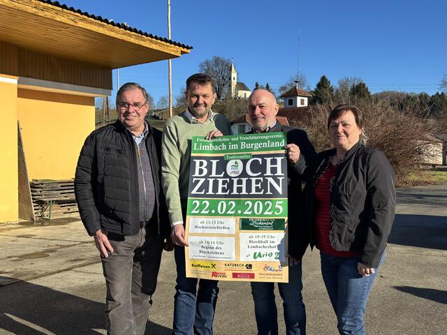 Laden zum Blochziehen am Samstag, dem 22. Feber, ein: Bürgermeister Werner Kemetter, Ortsvorsteher Klaus Weber, Verschönerungsvereinsobmann Oswald Faustner, Margot Bösenhofer (von links). | Foto: Martin Wurglits