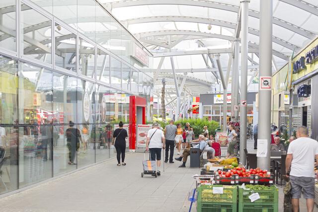 Im Großfeldzentrum steht eine Sanierung an. Deshalb muss der dort untergebrachte Billa für zwei Monate schließen. | Foto: GFZ Center