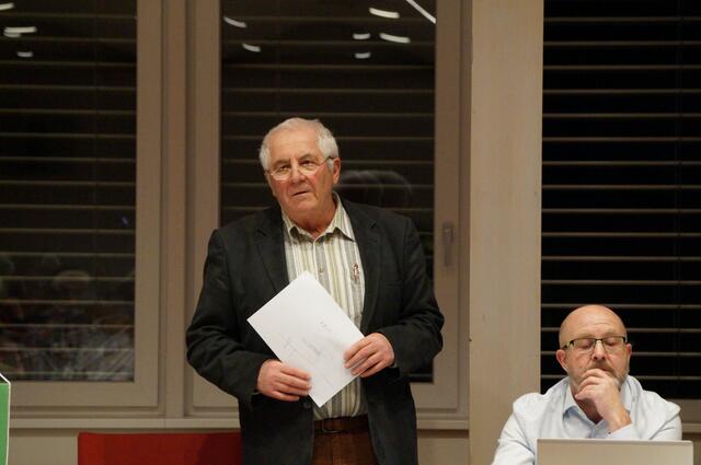 Als ältester Gemeinderat führte Hermann Grüssinger durch die Angelobung. | Foto: Birgit Schmatz
