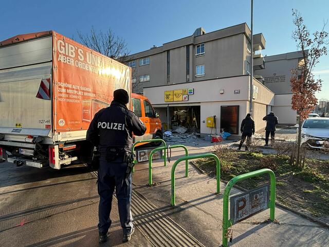 Wann es tatsächlich zur Explosion gekommen ist, wie viele Täter im Spiel waren und ob es bereits zu Festnahmen kam, ist deshalb nicht bekannt. | Foto: Andreas Pölzl/MeinBezirk