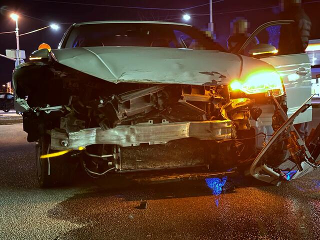 Auf der A4 rammte ein Pkw ein Sattelkraftfahrzeug. Der 28-jährige Auto-Lenker verunglückte tödlich. Eine weitere Kollision zwischen zwei Fahrzeugen (im Bild) gab es in St. Pölten. | Foto: DOKU-NÖ