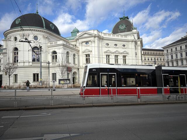 Ein Vorfall habe sich genau bei der Station der Linie 49 beim Volkstheater zugetragen. | Foto: Nicole Gretz-Blanckenstein/MeinBezirk