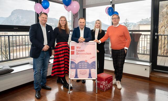 Team rund um das Stadtfest 2025: Christian Morgner (Eventteam), Natalie Fuchs (movea), Bürgermeister Bernhard Auinger, Lisa Stoff (Eventteam), Jochen Höfferer (Leiter Marketing Stadt Salzburg / Organisation) | Foto: Stadt Salzburg/ Alexander Killer