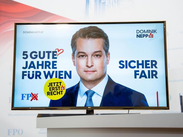 Die Slogans errinnern an die Nationalratswahl 2024. | Foto: Valentina Marinelić/MeinBezirk