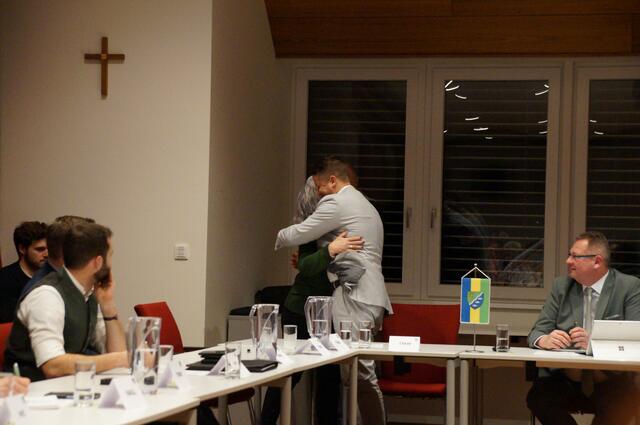 Vizebürgermeister Alexander Homola gratuliert 
Christa Geiger | Foto: Birgit Schmatz