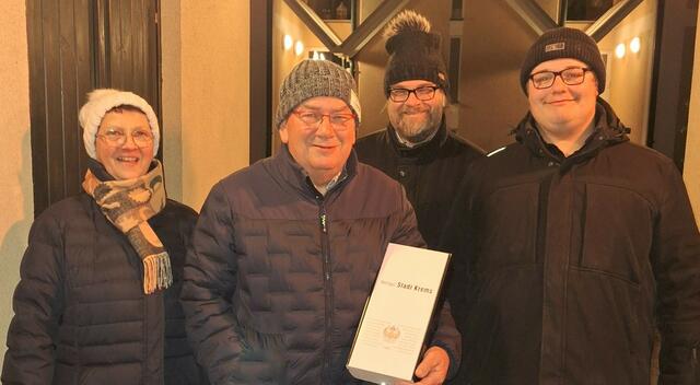 v.li.n.re. Veronika Schütz, Jubilar Heinz Schütz, Klaus Bergmaier, Paul Bergmaier | Foto: SPÖ Bezirksorganisation Krems