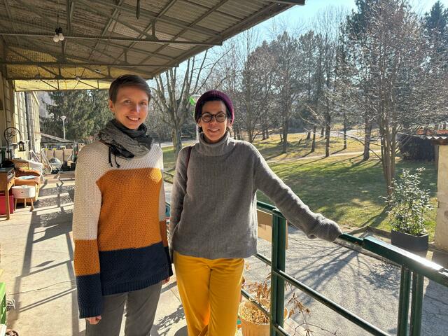 Pia Wolkenstein (links) und Ute Zaunbauer (rechts) sind Mitglieder des Vereins Semmelweisklinik. | Foto: Pia Rotter/MeinBezirk