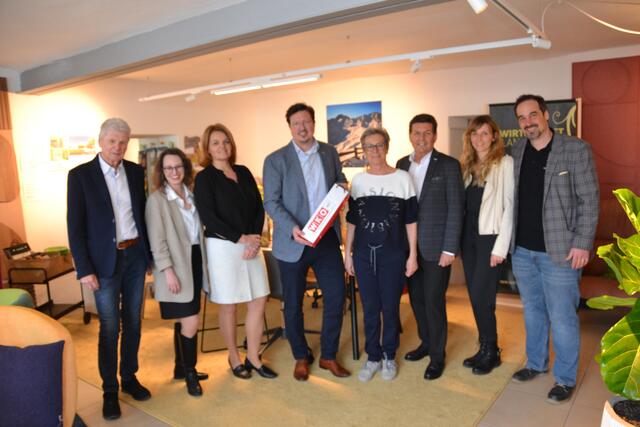 Tanja Holzmüller-Schneider, Verena Mann, Kurt Otto und Verena Gerstmayr, Holger Lang-Zmeck, Leiter der Bezirksstelle Krems der Wirtschaftskammer NÖ, Bürgermeister Harald Leopold und Ehrengäste | Foto: Heinz Fürst