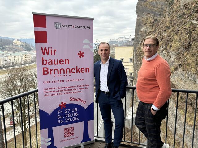 Freuden sich auf das Stadtfest im Juni unter dem Motto "Wir bauen Brücken": Bürgermeister Bernhard Auinger und Jochen Höfferer, Marketing-Leiter der Stadt Salzburg und Organsiator des Stadtfests. | Foto: Lisa Gold