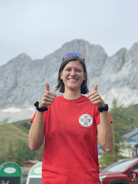 Laura Tegelhofer, 26, hat ihre Bergretter-Ausbildung vergangenen Herbst abgeschlossen, ist nun die erste Bergretterin unter 31 Männern in der Ortsstelle Eisenerz und somit u. a. zuständig für Vorfälle am Reichenstein, dem Kaiserschild, Pfaffenstein oder  der Seemauer.   | Foto: Bergrettung Steiermark